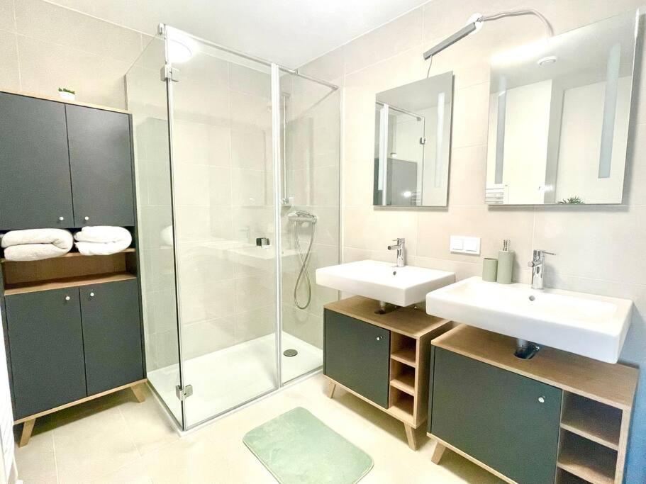 Danube Skyline Executive Apartamento *